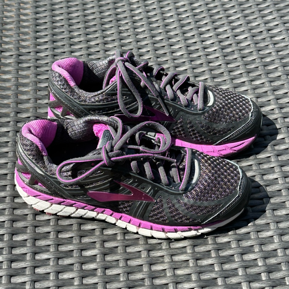 Brooks DNA Ariel Athletic Shoes - Black w/ Purple Trim Size 7
